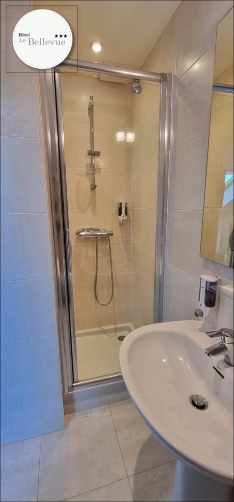 Hotel Bellevue Hotel A Guer SdB Chambre Triple